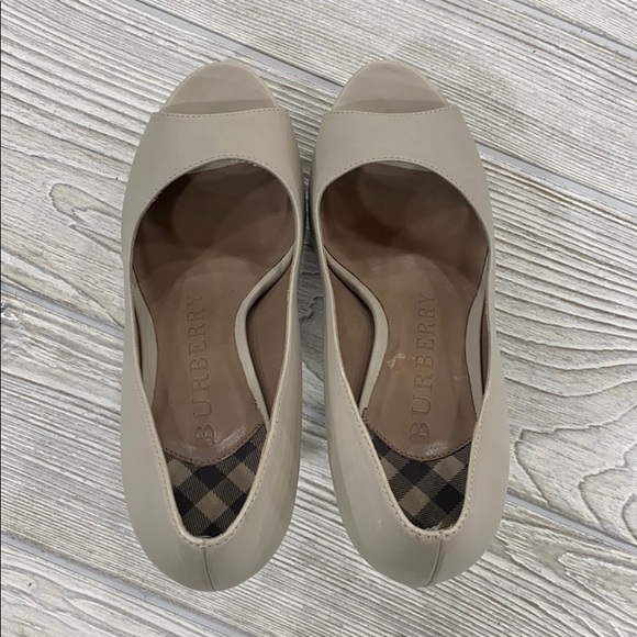 Burberry Trench Settrington Peep Toe Pumps - 41 - Picture 16 of 16